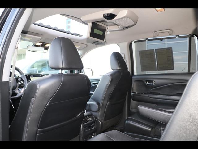 2021 Honda Pilot Touring w/Rear Captain
