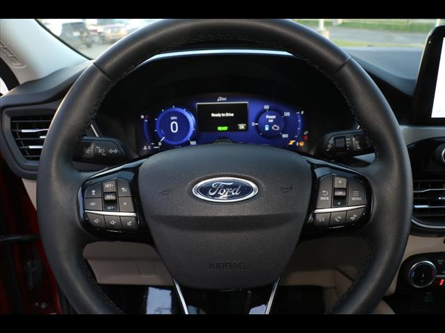 2022 Ford Escape Hybrid Titanium Hybrid