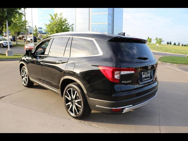 2021 Honda Pilot Touring w/Rear Captain