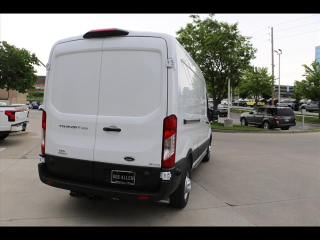 2025 Ford Transit Base