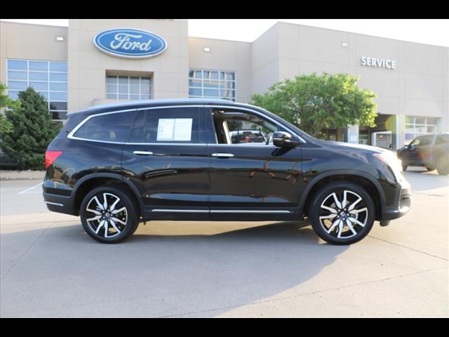 2021 Honda Pilot Touring w/Rear Captain