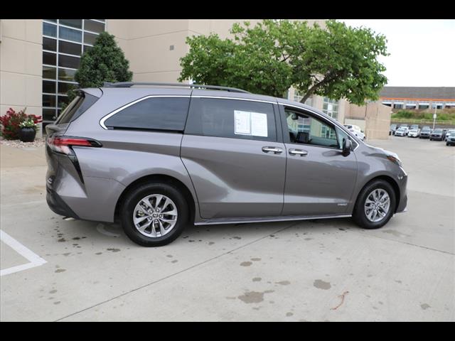 2021 Toyota Sienna XLE 7-Passenger