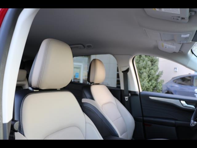 2022 Ford Escape Hybrid Titanium Hybrid