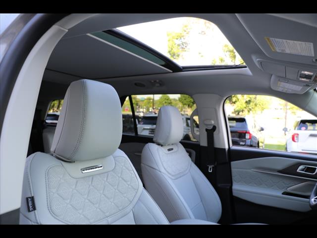 2025 Ford Explorer Platinum