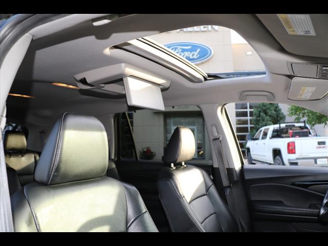 2021 Honda Pilot Touring w/Rear Captain