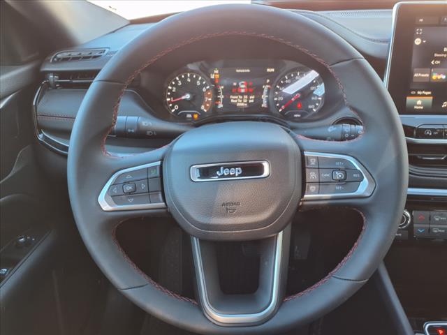 https://cdn.getauto.com/photos/8/164248/16c/3C4NJDDN0RT147046-16c.jpg
