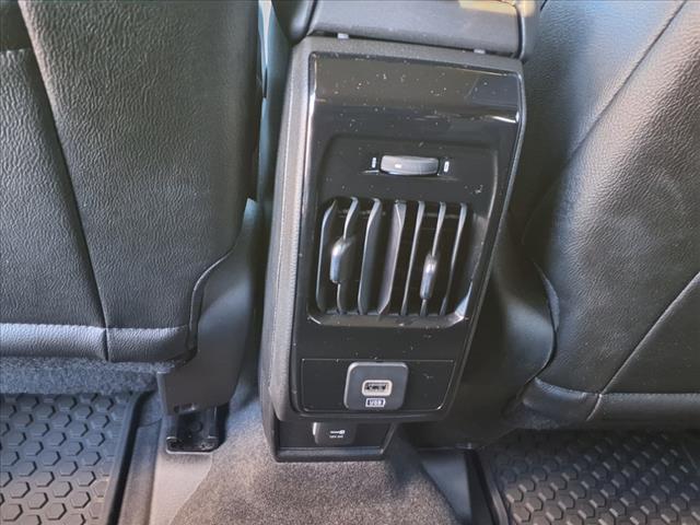 https://cdn.getauto.com/photos/8/164248/9c/3C4NJDDN0RT147046-9c.jpg