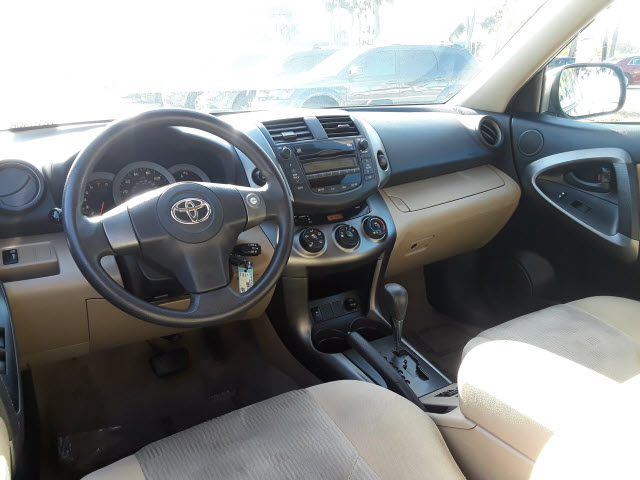 2010 Toyota RAV4 Base - Photo 10