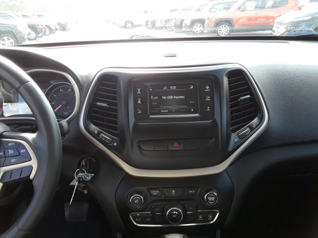 2015 Jeep Cherokee Latitude - Photo 13