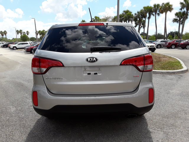 2014 Kia Sorento LX - Photo 8