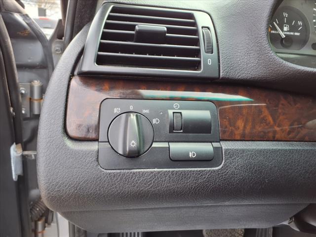 2004 BMW 3 Series 325xi