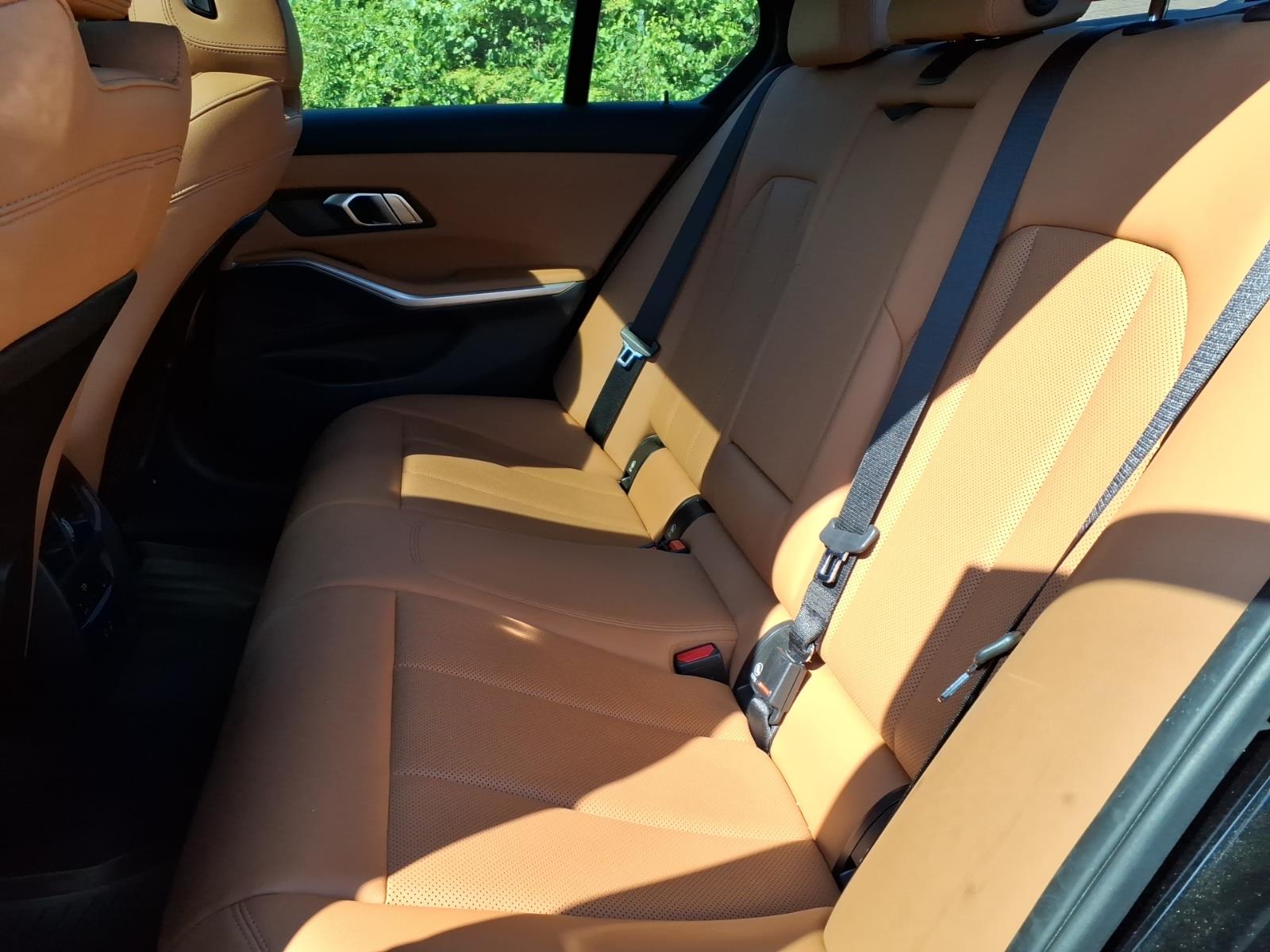 BMW3 Series11