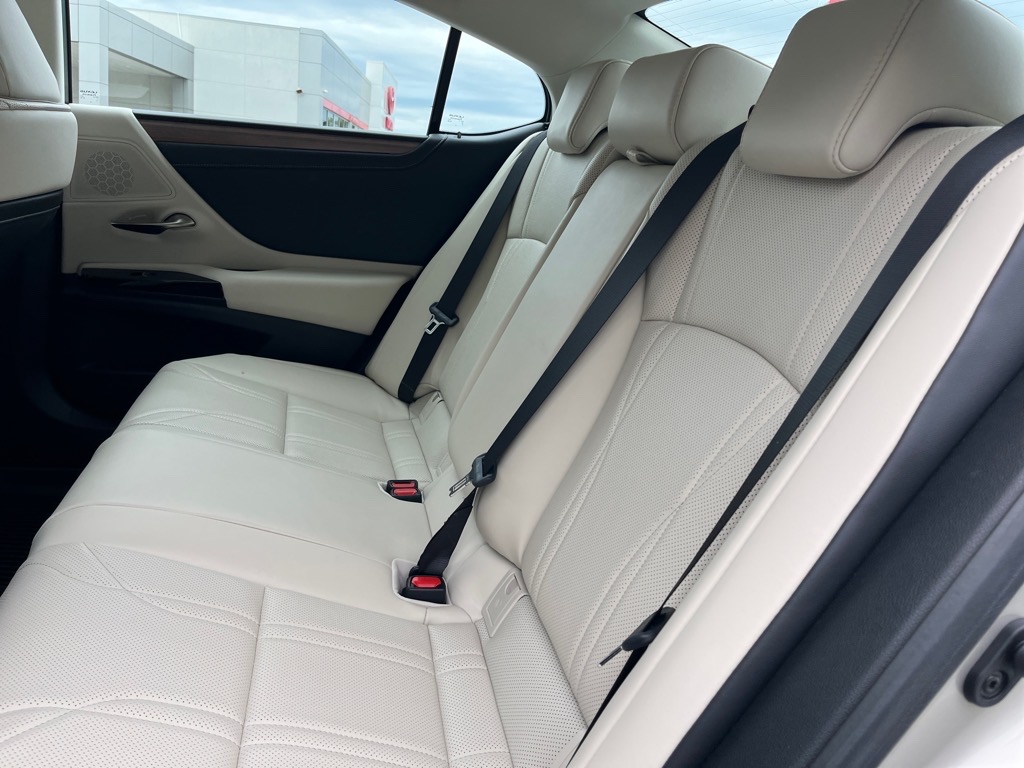 LexusES 300h11