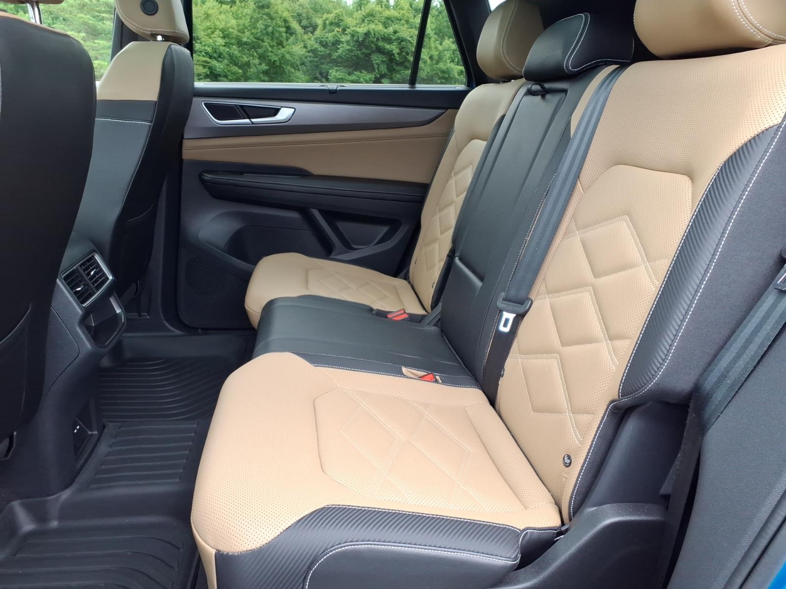 VolkswagenAtlas Cross Sport13