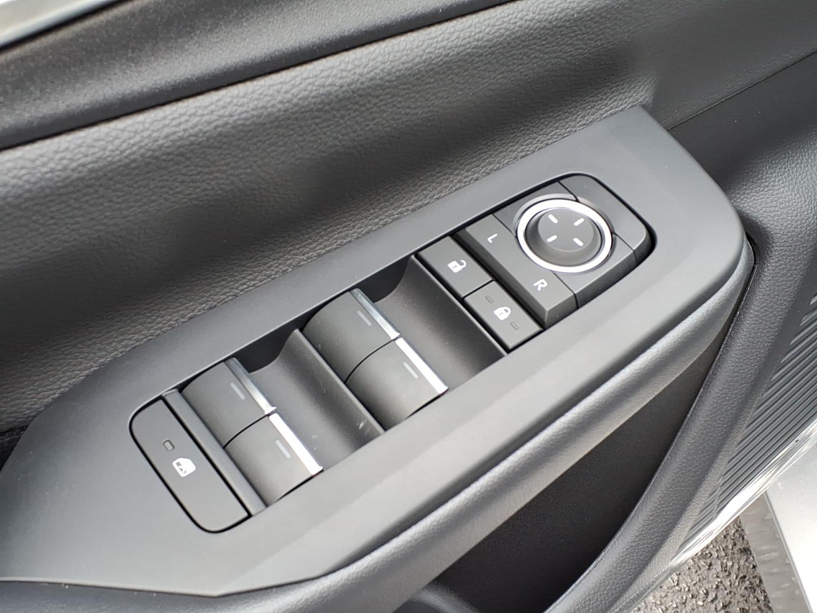 ToyotaPrius Plug-in Hybrid13