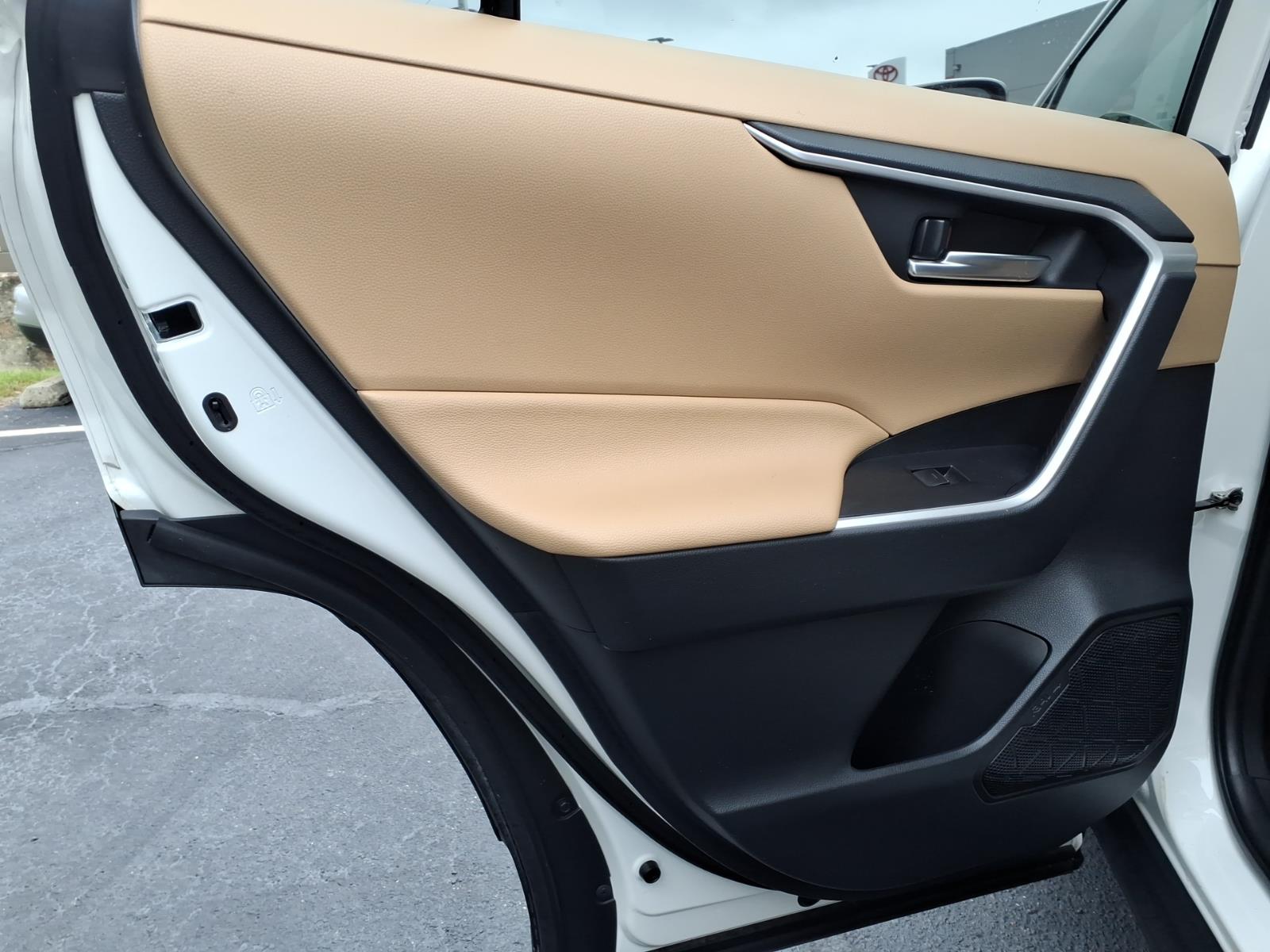 ToyotaRAV4 Hybrid13