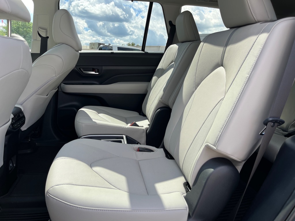 ToyotaGrand Highlander13