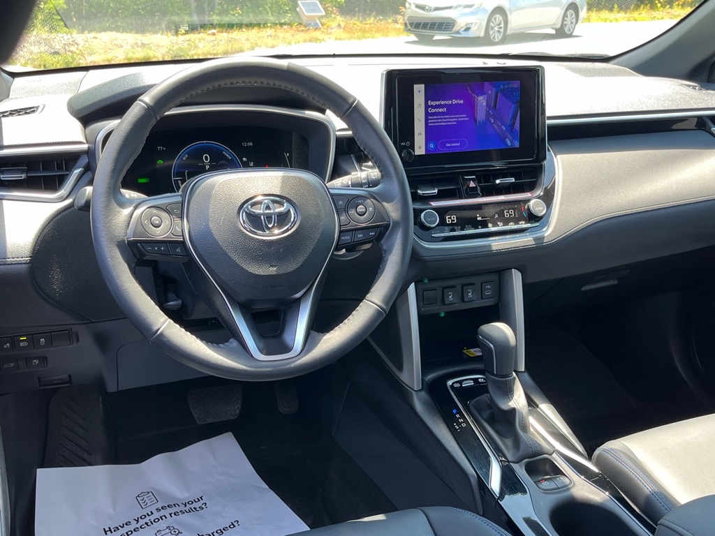 ToyotaCorolla Cross Hybrid13