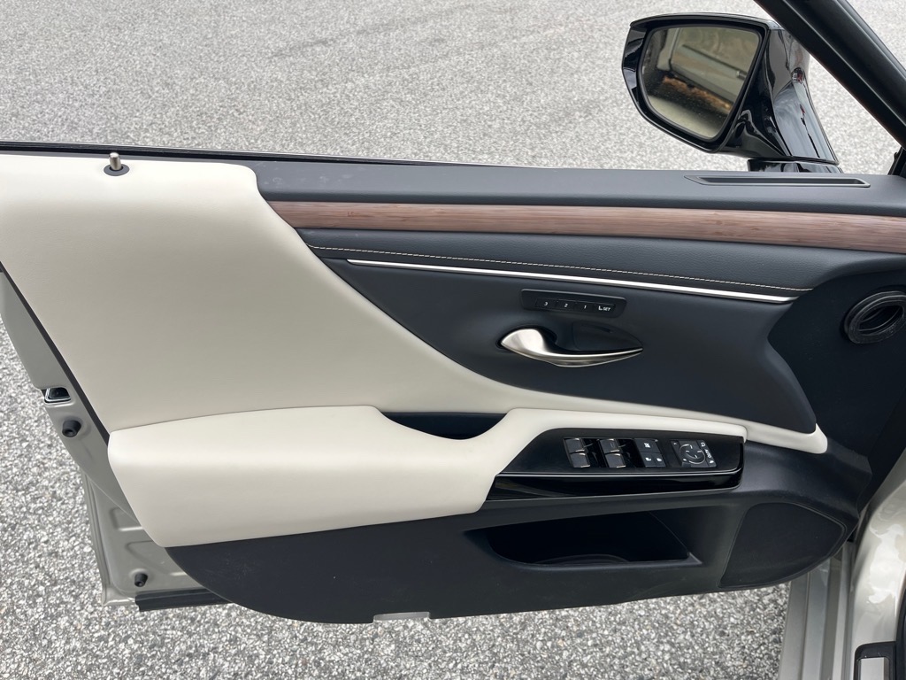 LexusES 300h14