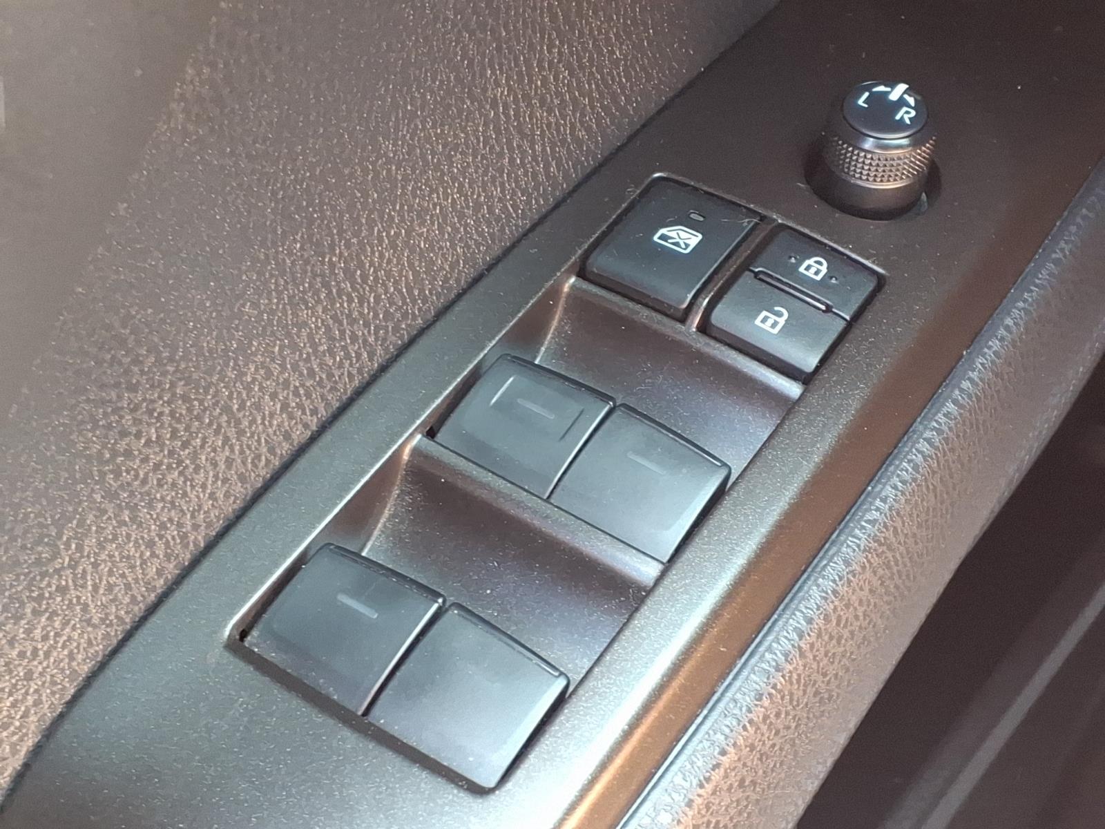 ToyotaCamry Hybrid15