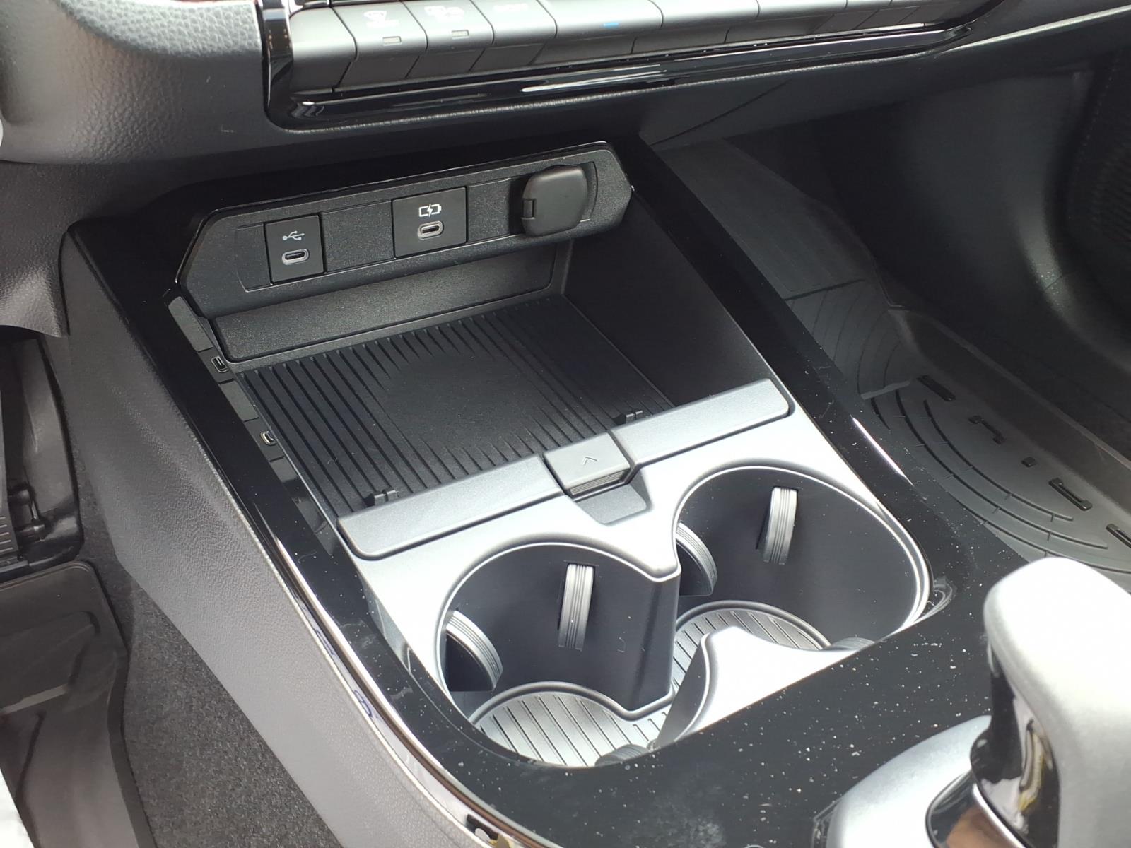 ToyotaPrius Plug-in Hybrid15