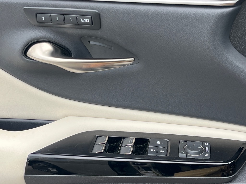 LexusES 300h15