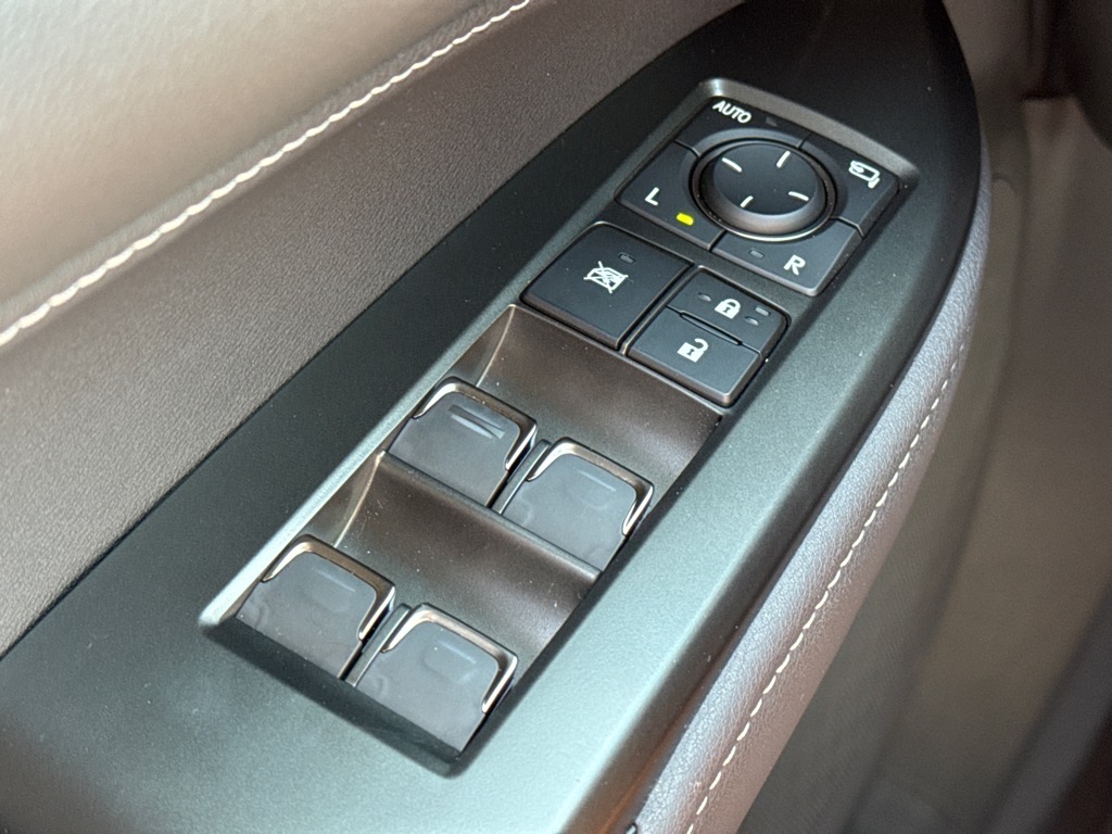LexusNX 25016