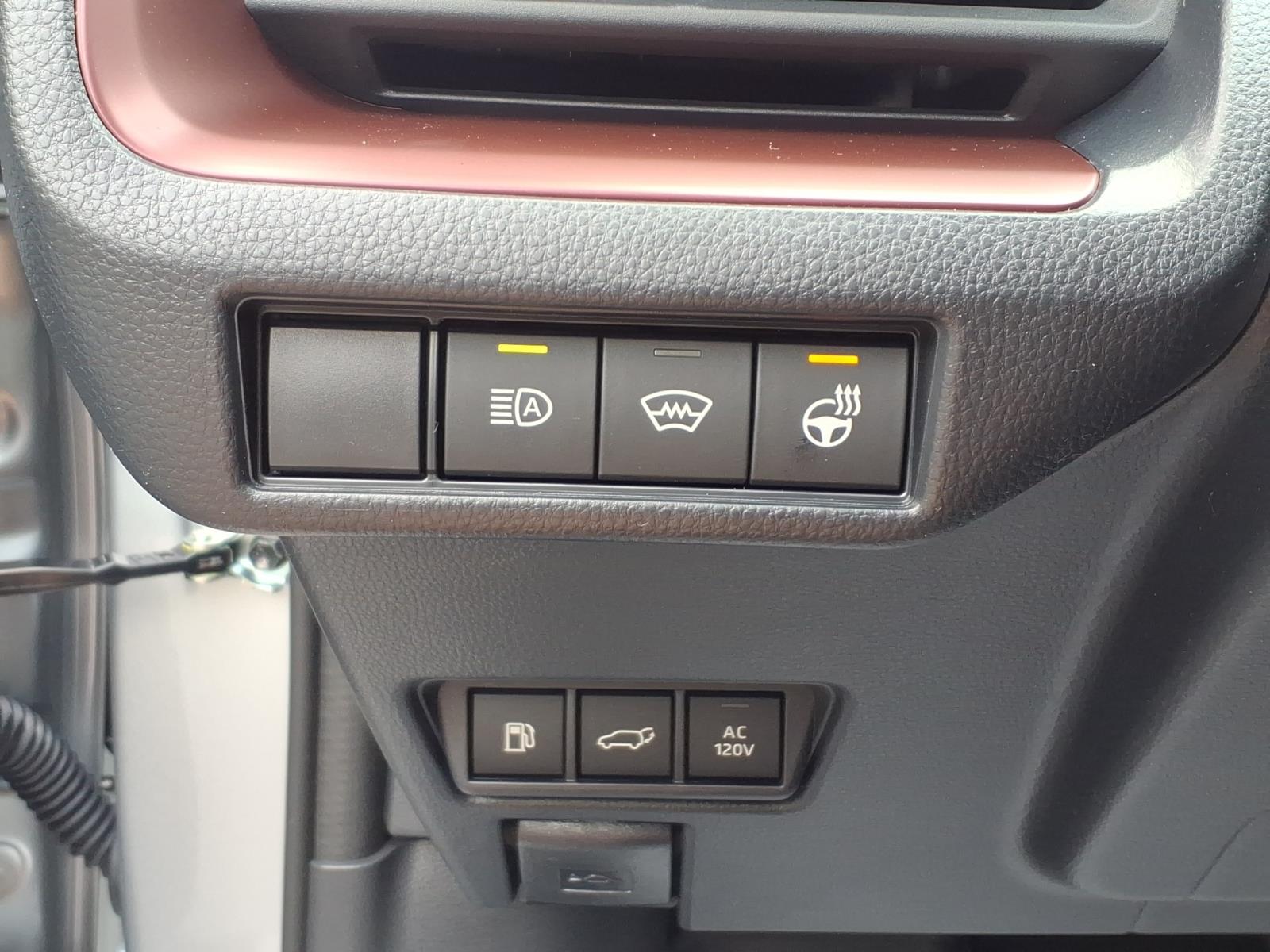 ToyotaPrius Plug-in Hybrid17