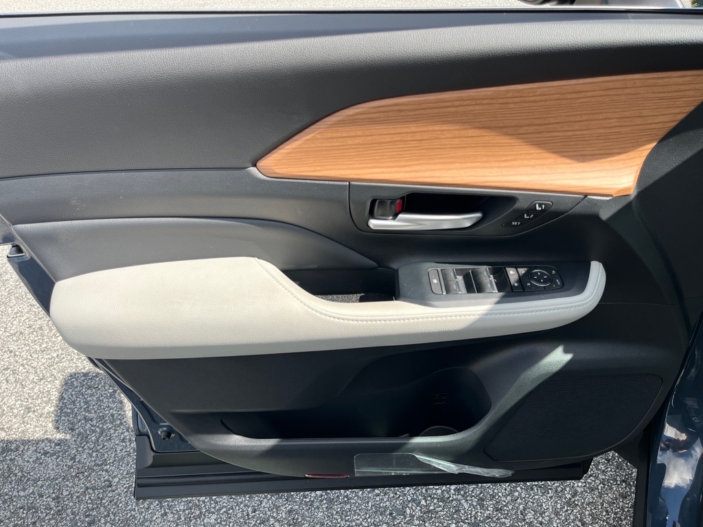 ToyotaGrand Highlander17