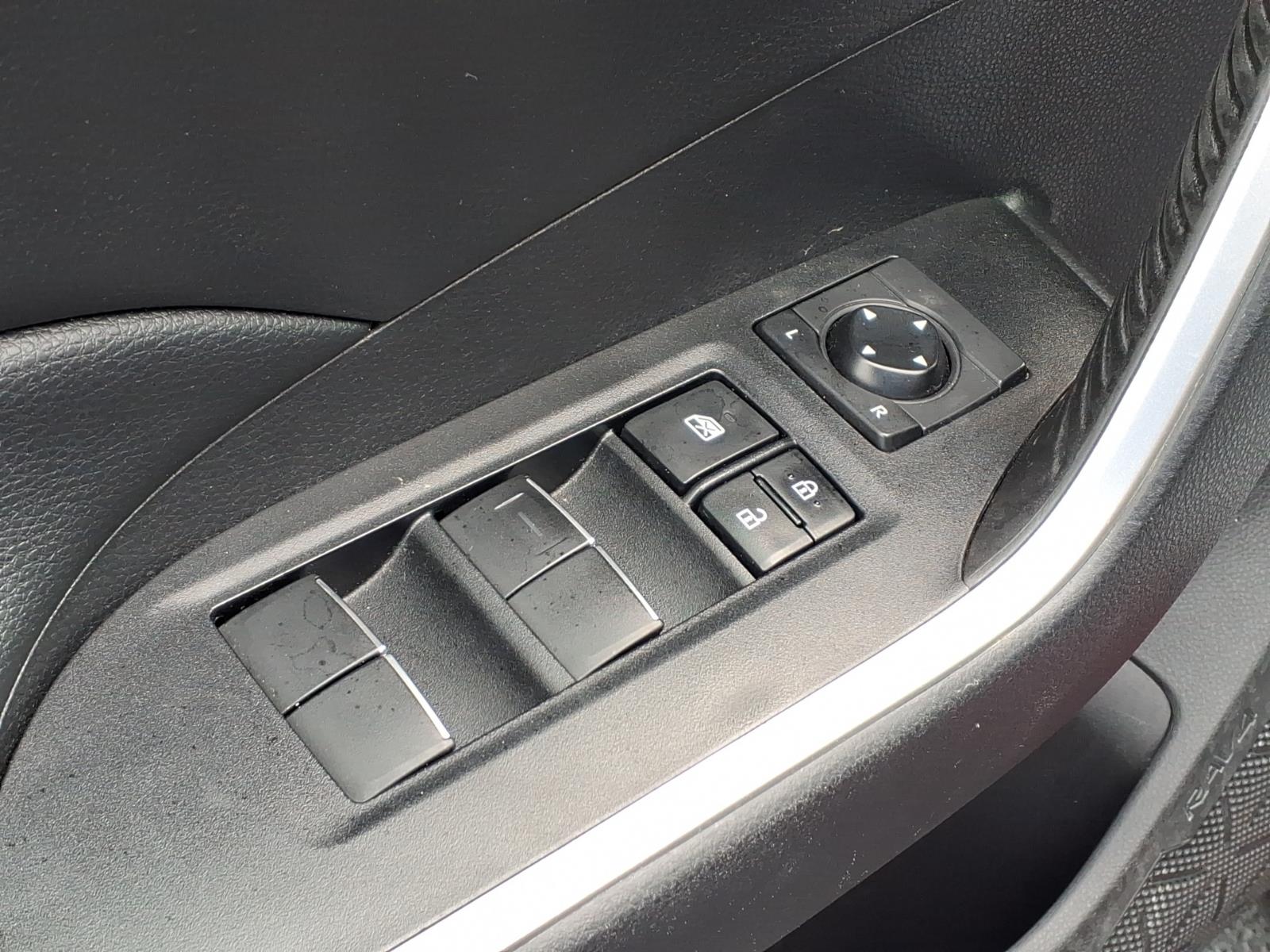 ToyotaRAV4 Hybrid18