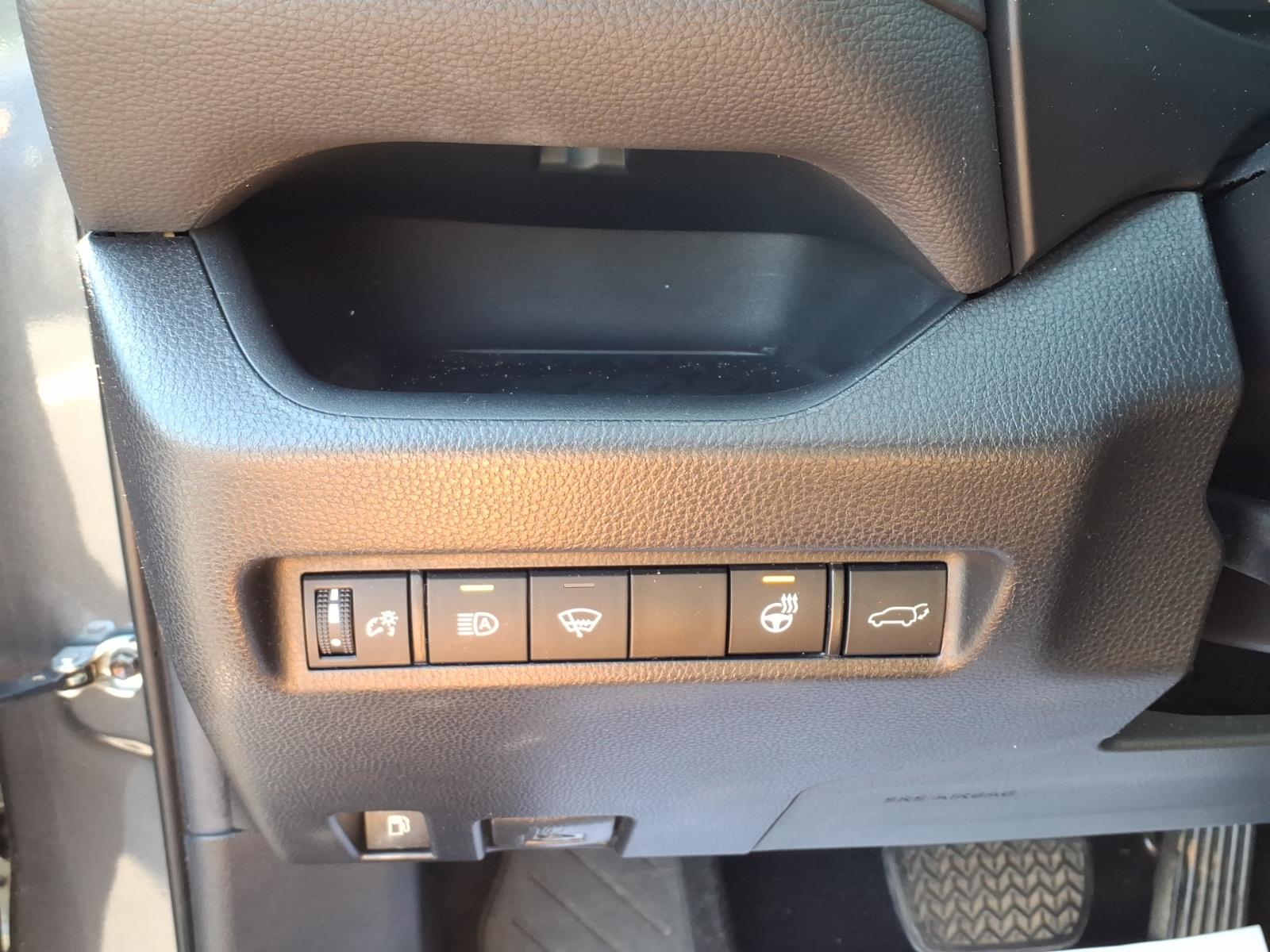 ToyotaRAV4 Hybrid25
