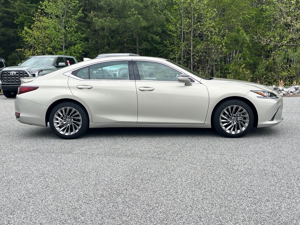 LexusES 300h4
