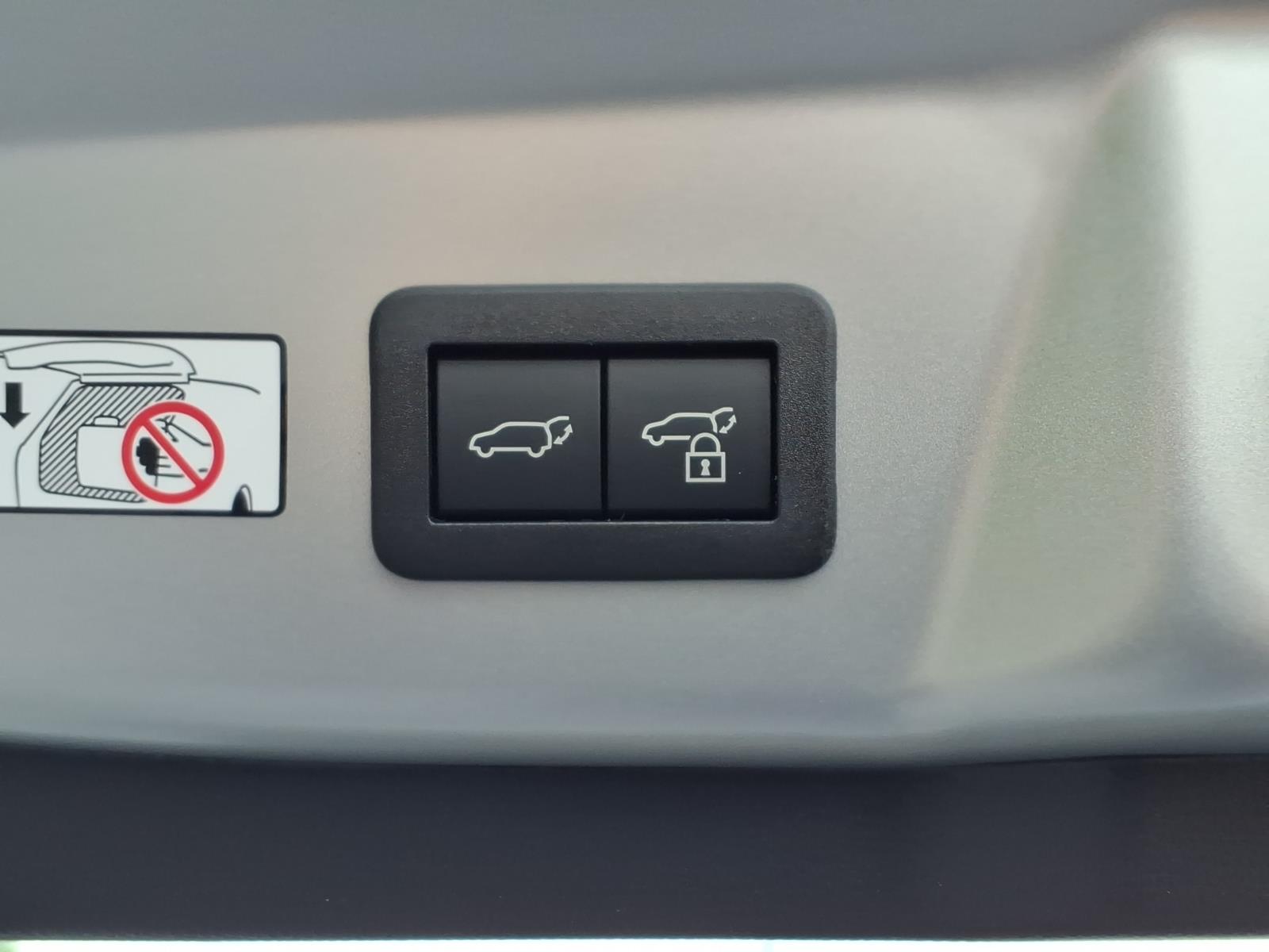 ToyotaPrius Plug-in Hybrid5