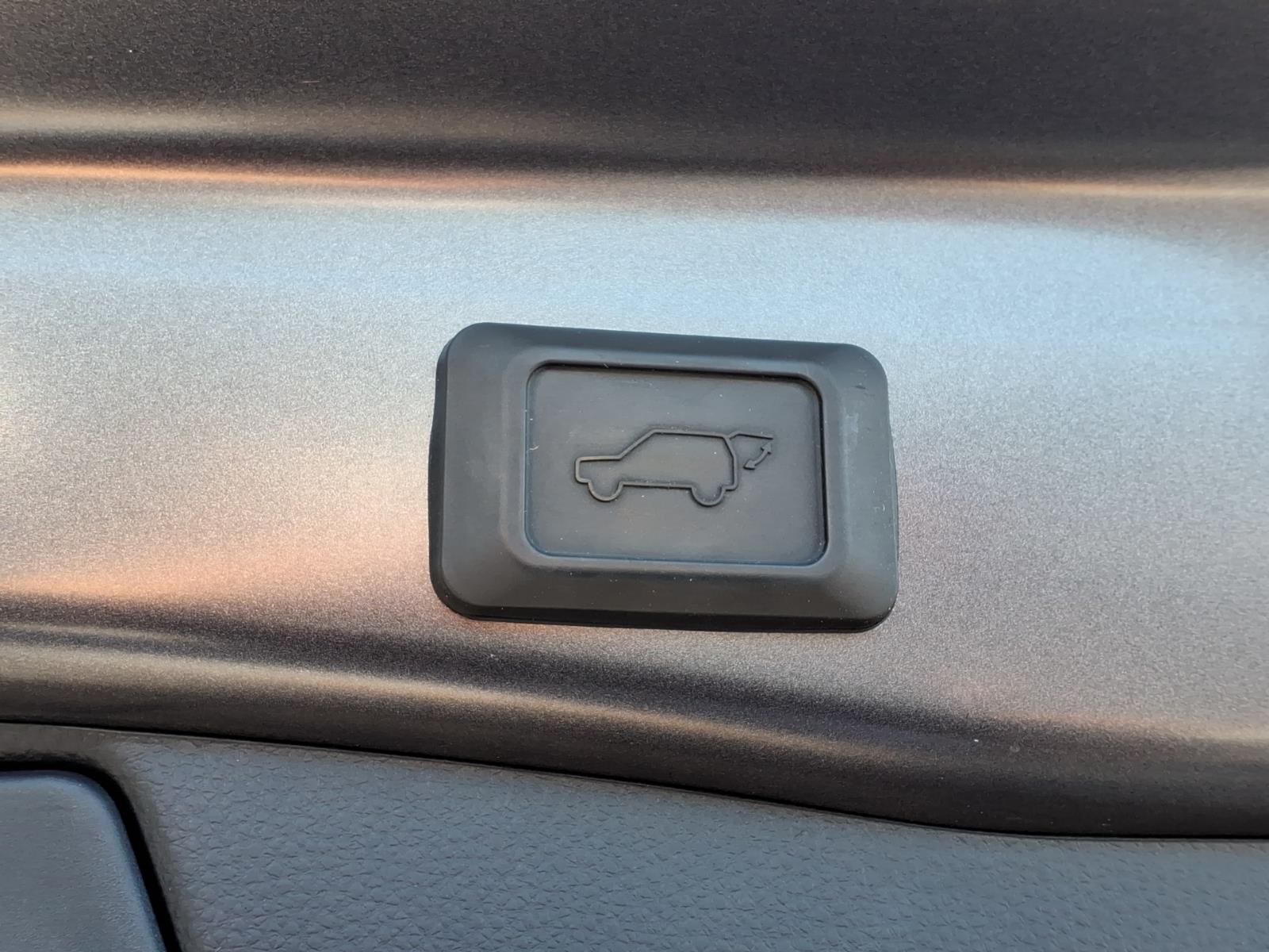 ToyotaRAV4 Hybrid8
