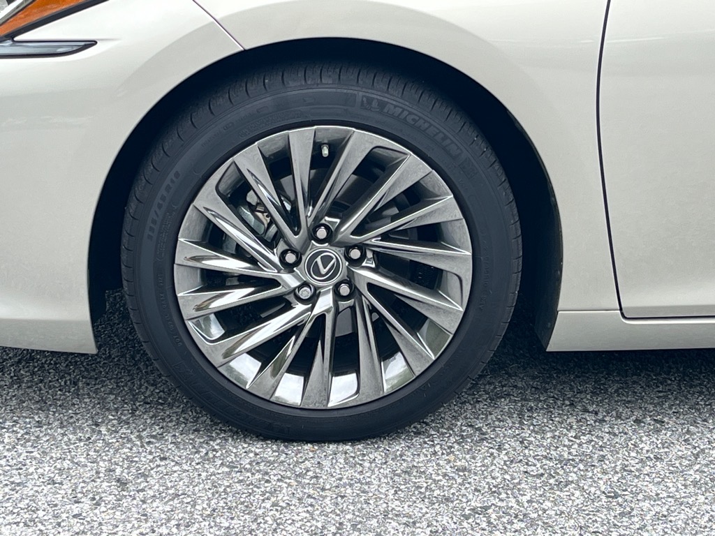 LexusES 300h9