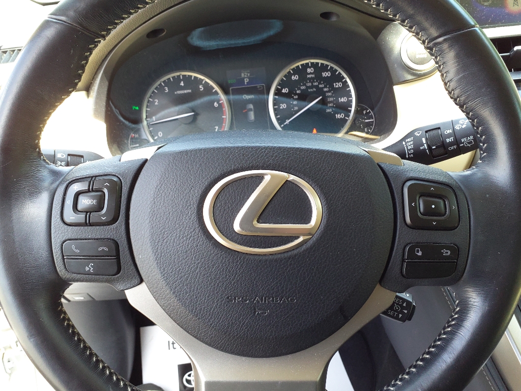 LexusNX 200t9