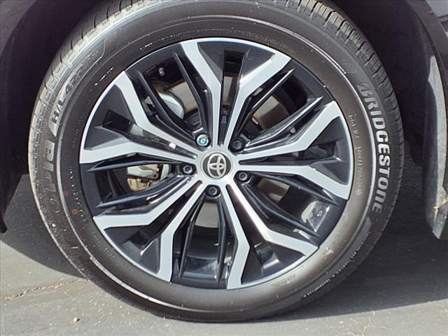 2025 Toyota Crown Signia XLE