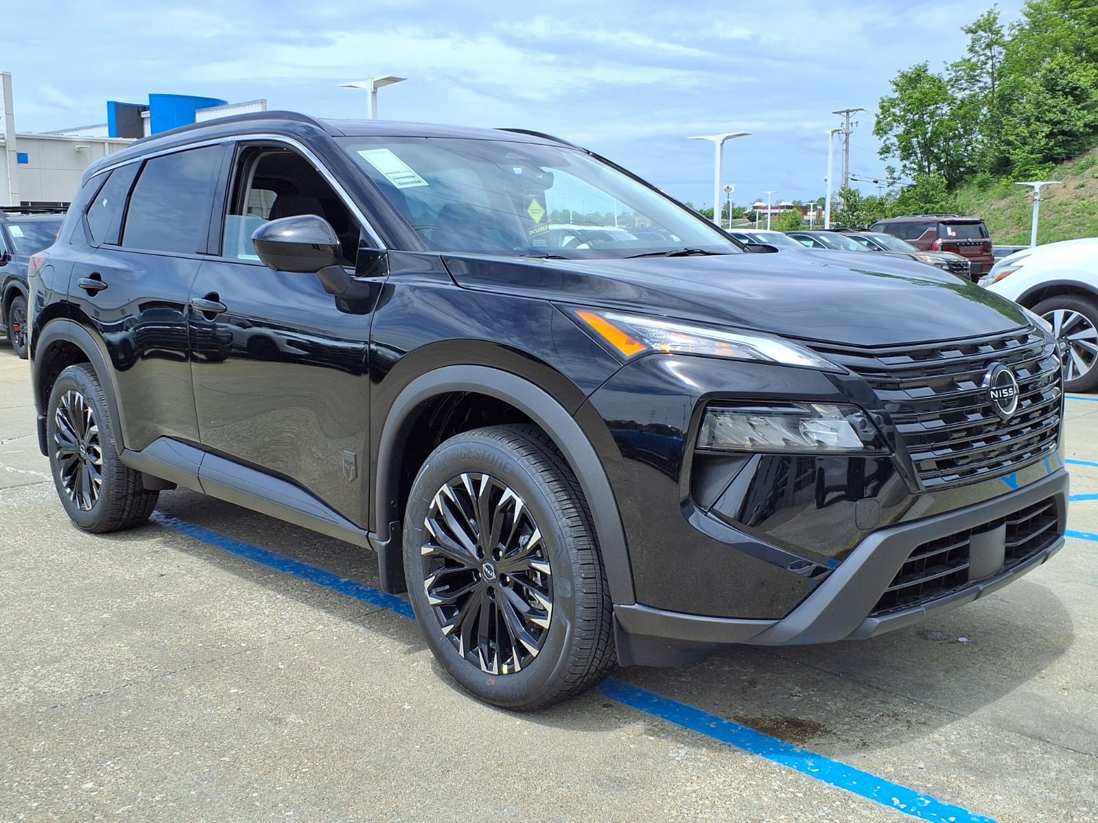 2026 Nissan Rogue Dark Armor AWD's photo