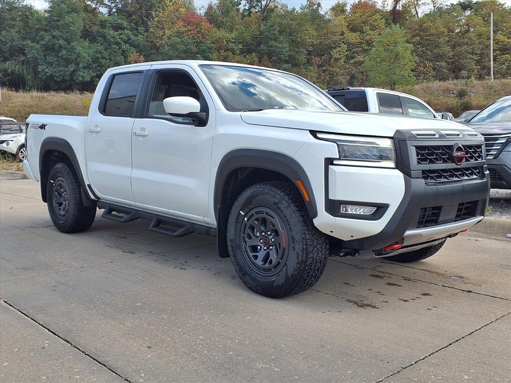 2025 Nissan Frontier PRO-4X's photo