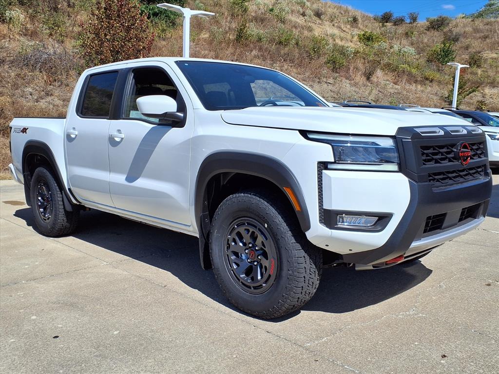 2025 Nissan Frontier PRO-4X's photo