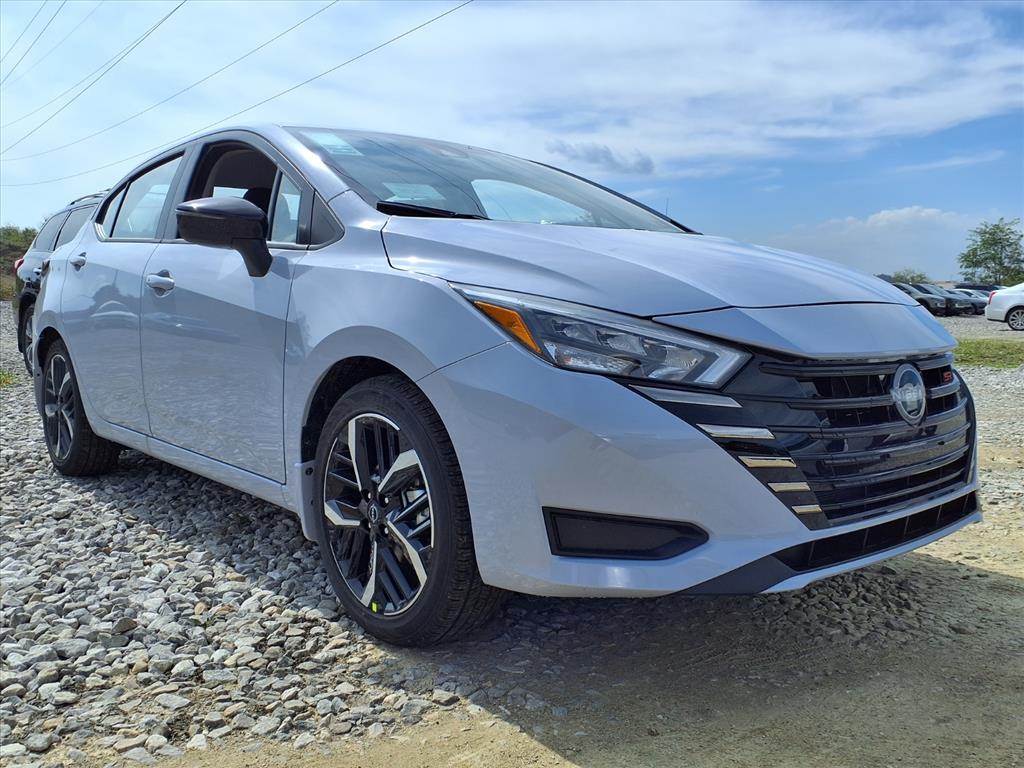 2025 Nissan Versa Sedan SR's photo