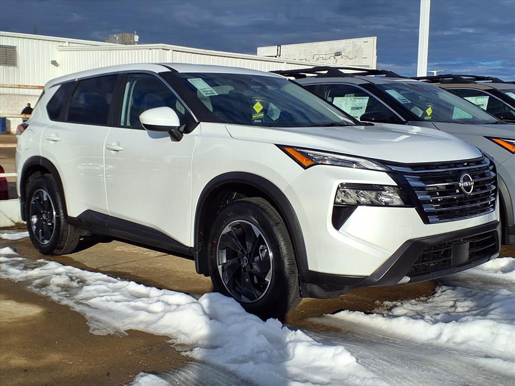 2026 Nissan Rogue SV's photo