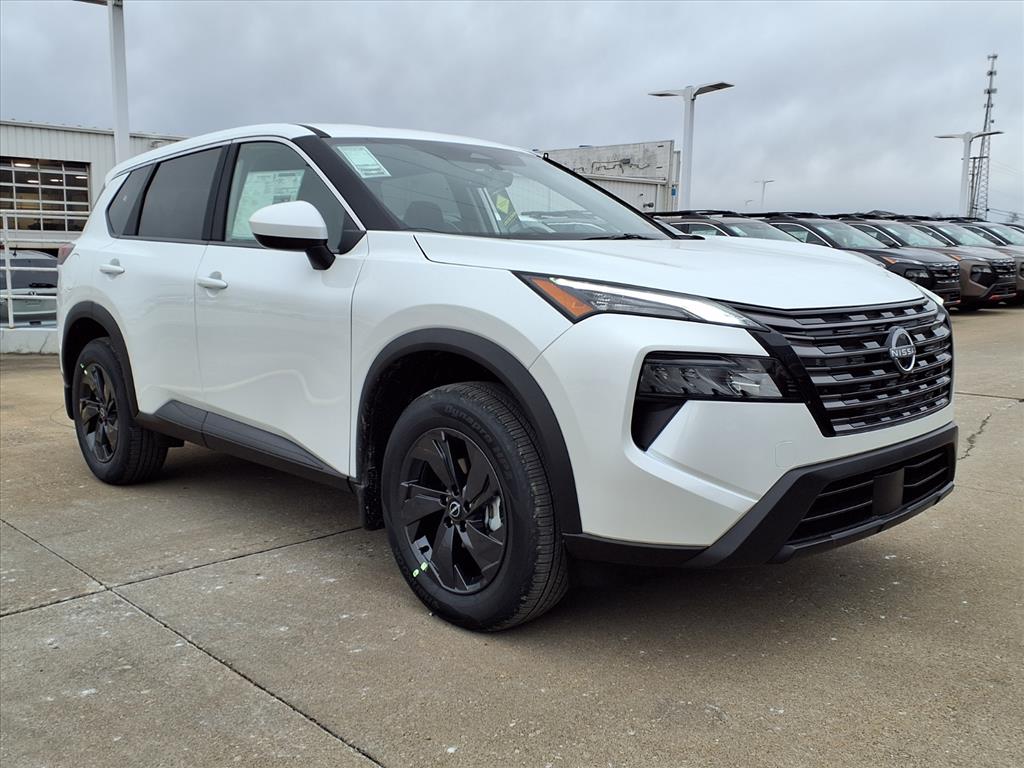 2026 Nissan Rogue SV's photo