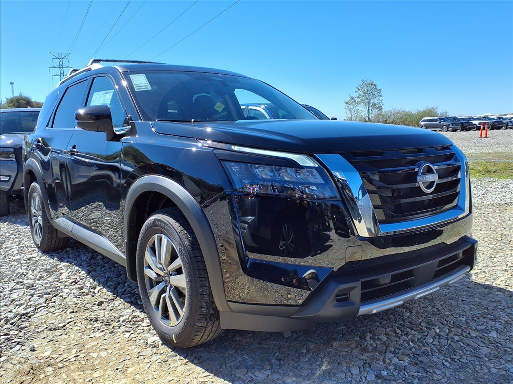 2025 Nissan Pathfinder SL's photo