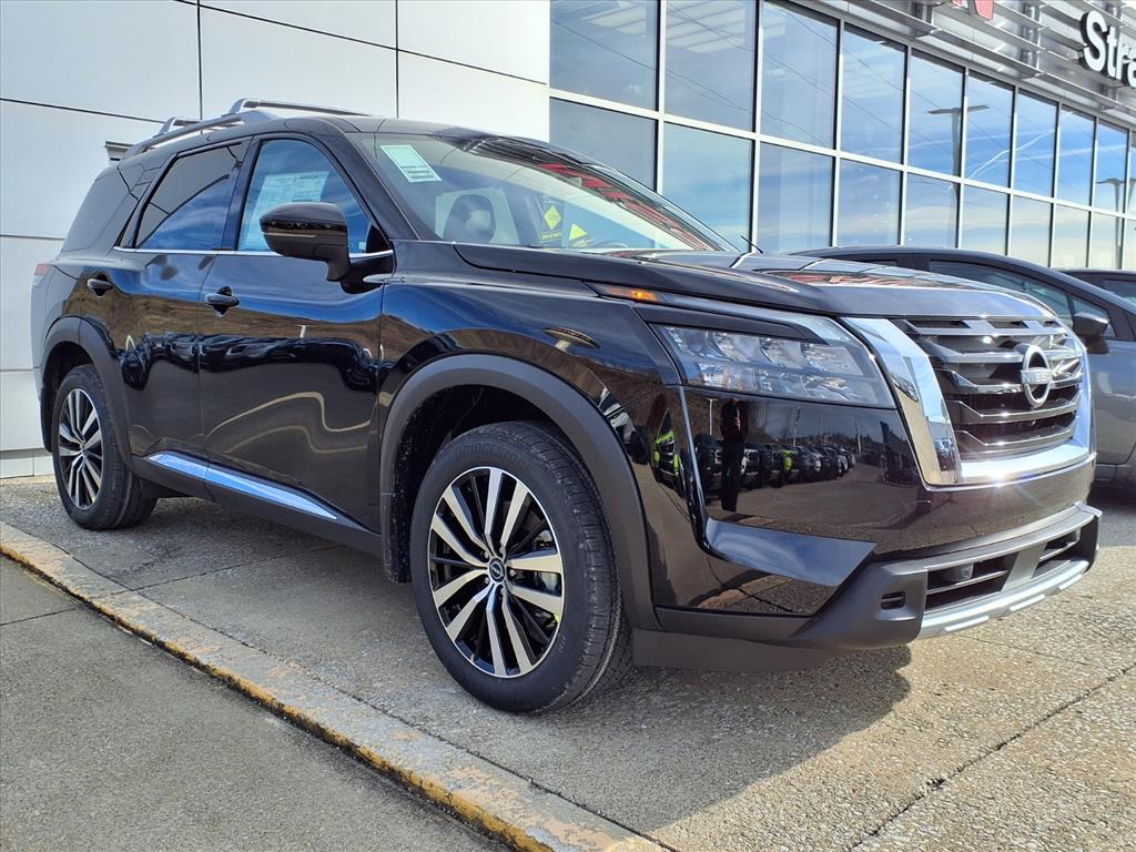 2025 Nissan Pathfinder Platinum's photo