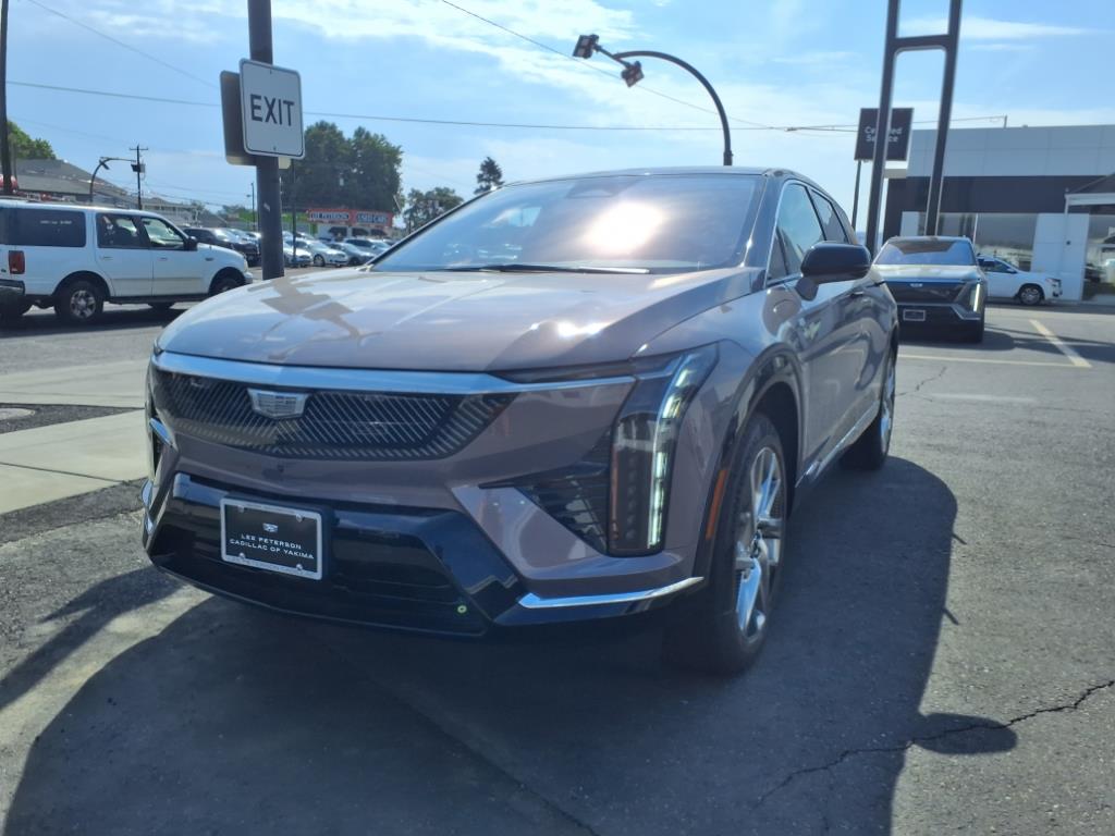 2025 Cadillac OPTIQ Luxury 2