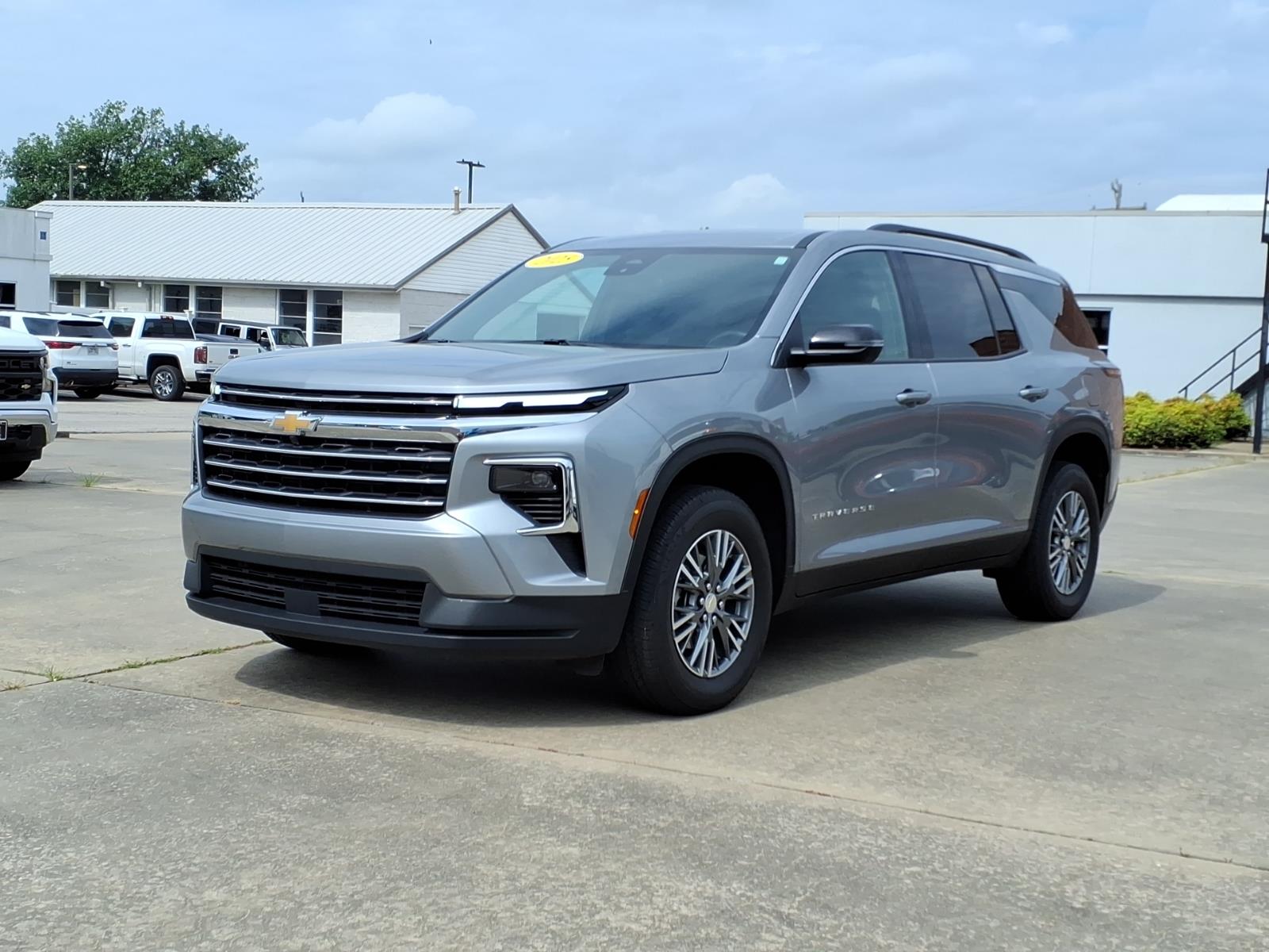 Sterling Gray Metallic 2025 Chevrolet Traverse LT FWD SUV / Crossover Front-Wheel Drive 8-Speed Automatic