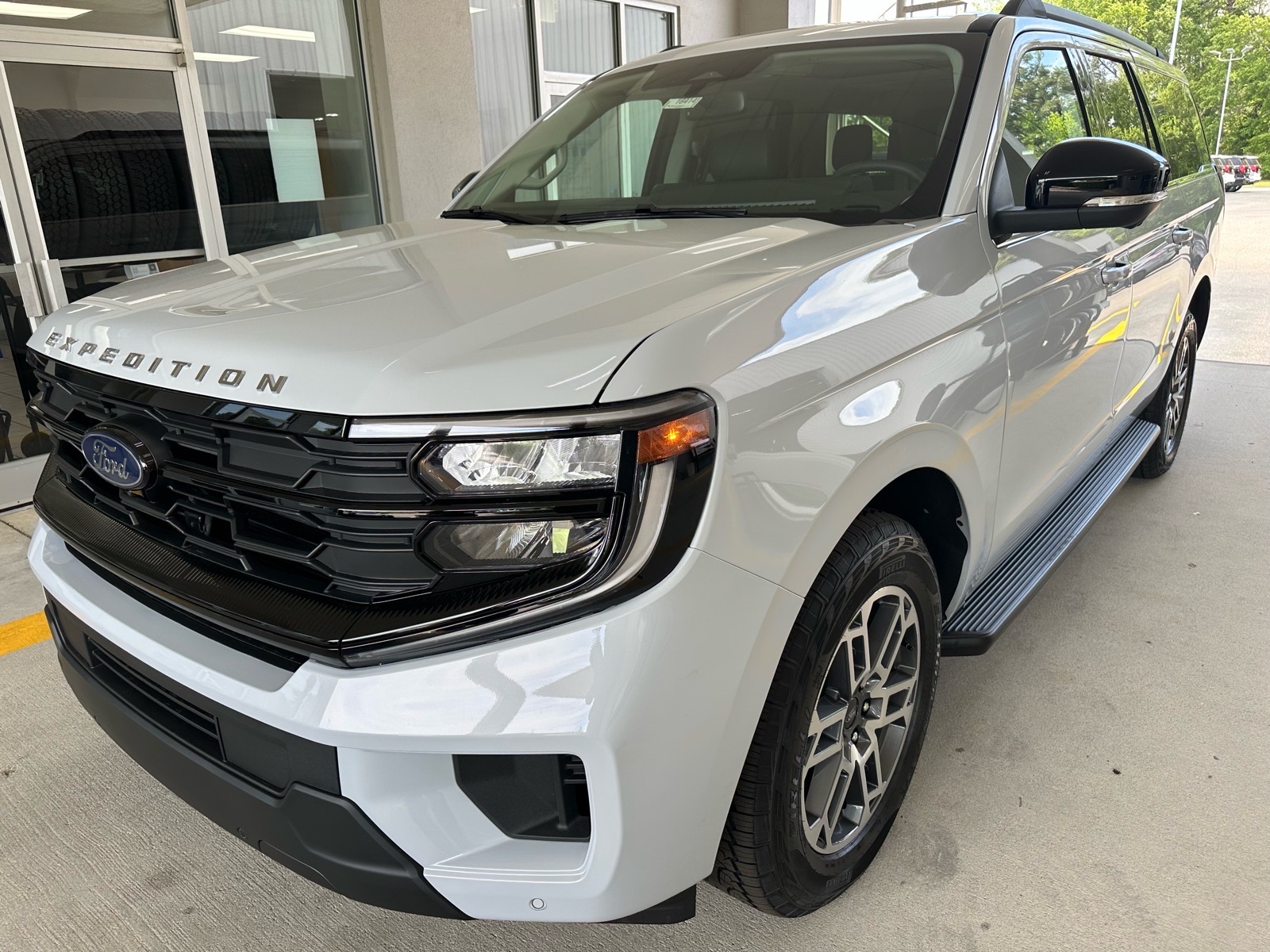 View vehicle photo 3