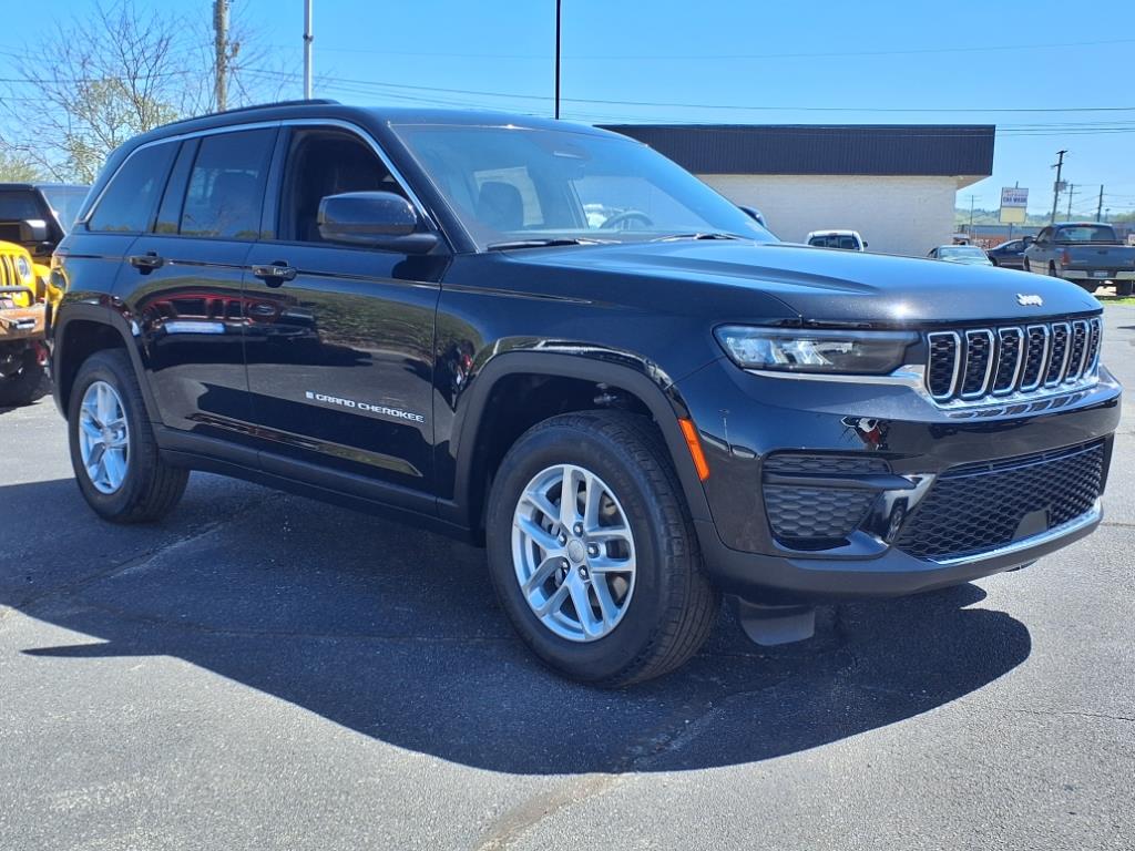 2025 Jeep Grand Cherokee Laredo's photo