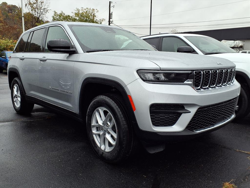 2025 Jeep Grand Cherokee Laredo's photo